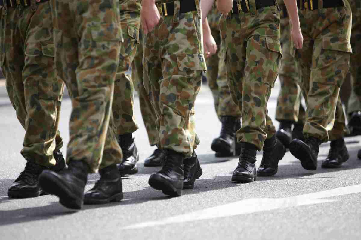 Piedi di militari