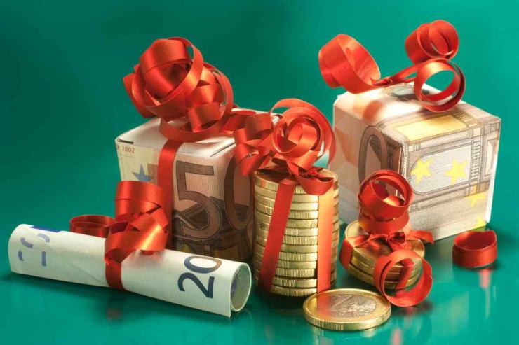 Soldi con fiocchi regalo