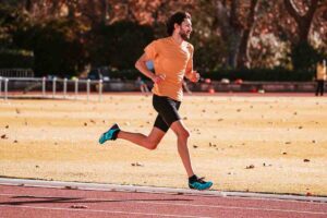 uomo che corre