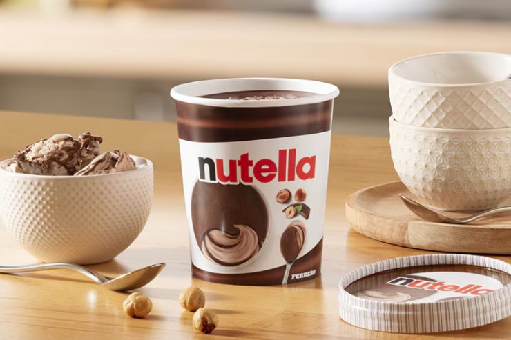 Barattolino gelato Ferrero Nutella, nocciole e tazze
