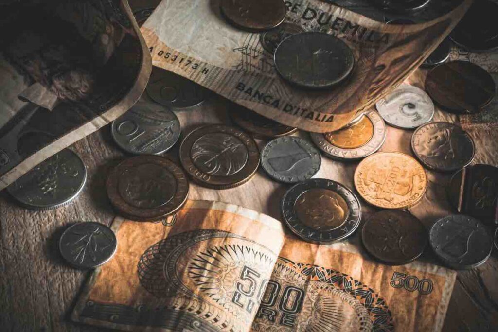 vecchie monete e banconote