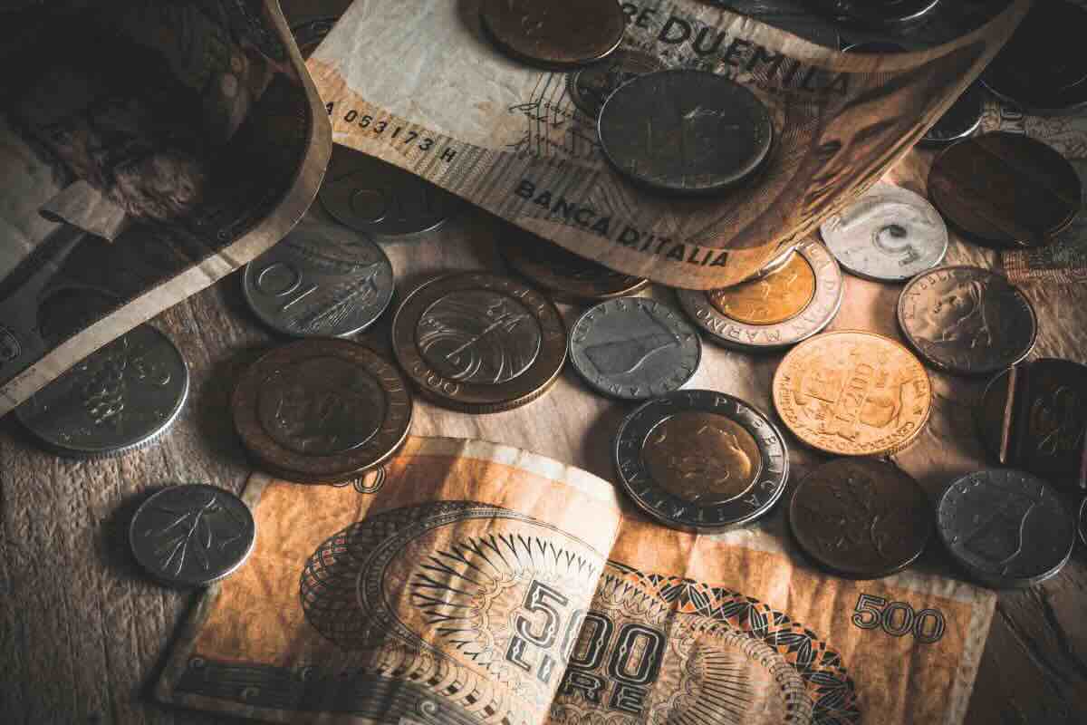 vecchie monete e banconote 