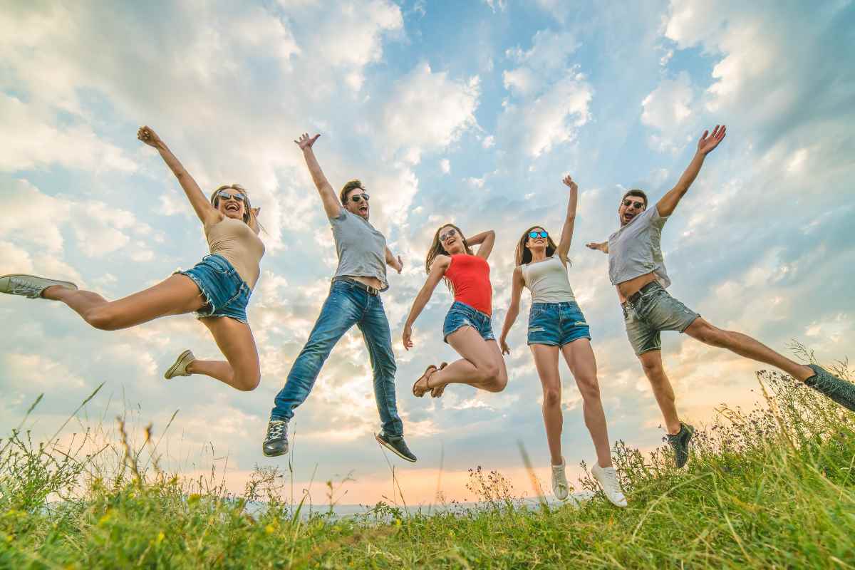 perone al parco che saltano di gioia