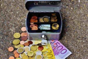cassetta soldi monete euro