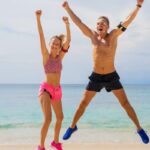 due persone felici che fanno sport